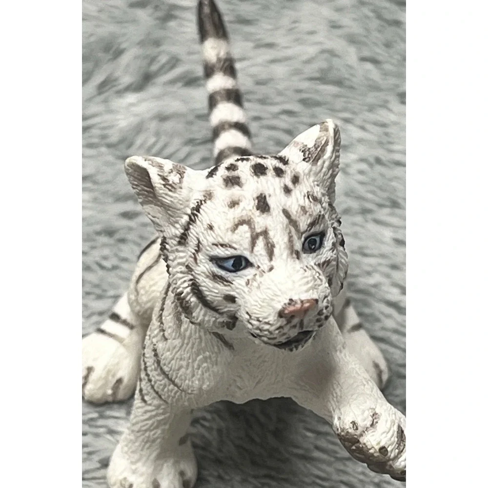 Safari Ltd STANDING WHITE Siberian TIGER CUB African Wildlife‎ Figure